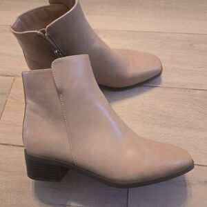 Journee Collection Cappri Ankle Booties Tan Beige Square Toe Size WD7